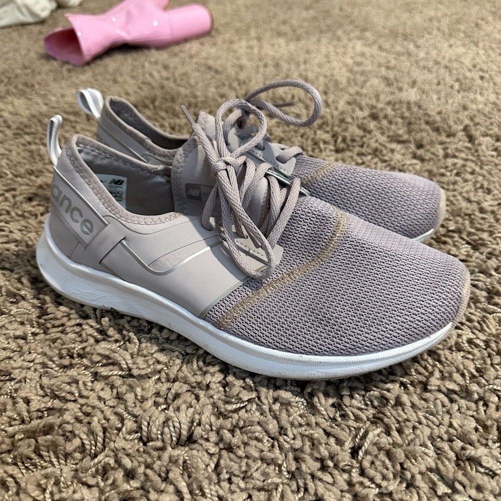 New Balance Gray Sneakers with Streamlined Design and Comfort